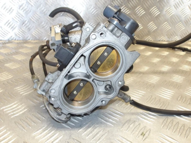 Przepustnica kompletna HONDA VTX 1800 C/R/S 02-04r   PN. 16410-MCH-003