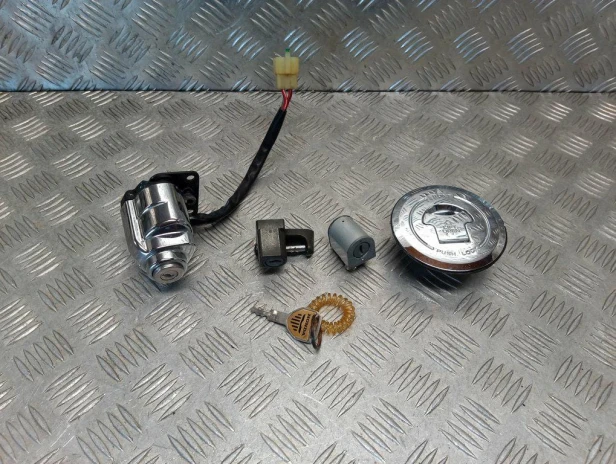 Stacyjka korek wlewu zamki HONDA VTX 1800 C/R/S 02-03r   PN. 35010-MCH-010
