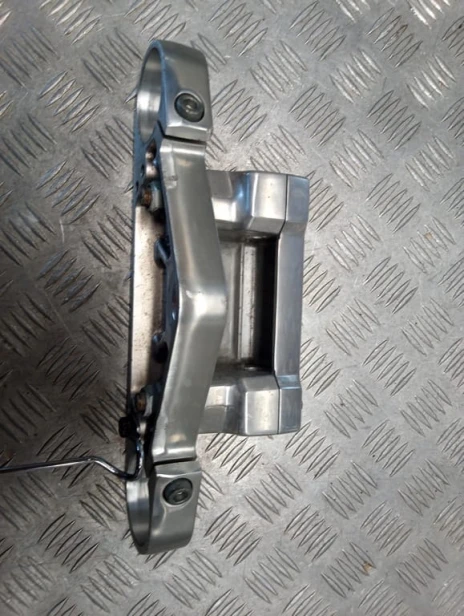 Półka górna zawieszenia riser HONDA VTX 1800 R/S/T 02-08r   PN. 53230-MCV-000