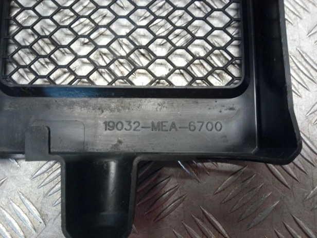 Osłona obudowa grill chłodnicy HONDA VTX 1300 C/R/S/T 03-09r   PN. 19032-MEA-670