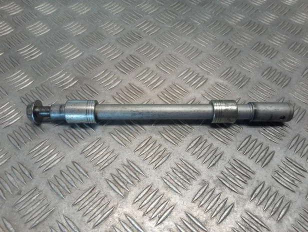 Ośka oś koła przód HONDA VTX 1300 C/R/S/T 03-09r   PN. 44301-MEA-670