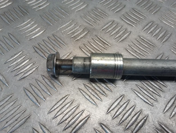 Ośka oś koła przód HONDA VTX 1300 C/R/S/T 03-09r   PN. 44301-MEA-670