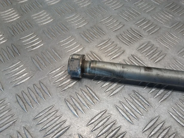 Ośka oś koła tył HONDA VTX 1300 C/R/S/T 03-09r   PN. 42301-MEA-670
