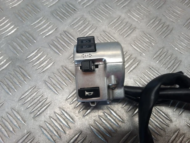 Przełącznik świateł lewy HONDA VTX 1300 R/S/T 03-09r   PN. 35020-MEA-670
