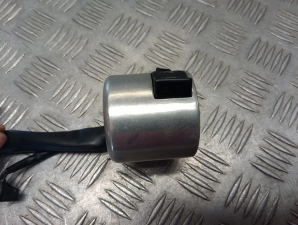 Przełącznik świateł lewy HONDA VTX 1300 R/S/T 03-09r   PN. 35020-MEA-670