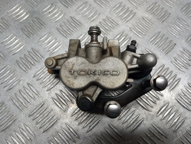Zacisk hamulca przód prawy KAWASAKI VN 1600 VULCAN CLASSIC 03-08r   PN. 43080-5015-GN