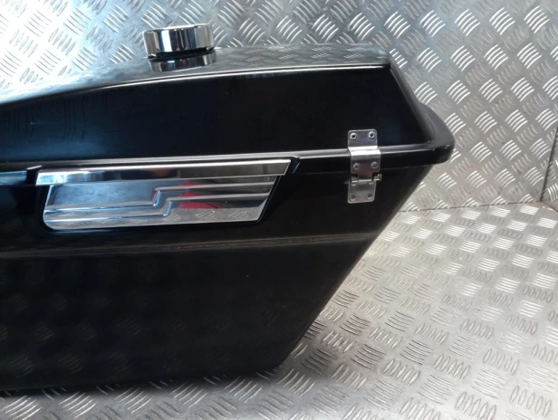 Kufer boczny prawy HARLEY DAVIDSON ROAD KING POLICE 97-13r (KAWASAKI VN 1600)
