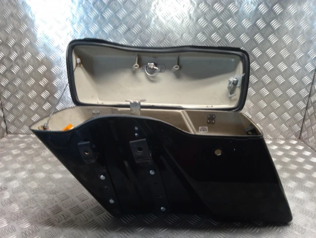 Kufer boczny prawy HARLEY DAVIDSON ROAD KING POLICE 97-13r (KAWASAKI VN 1600)