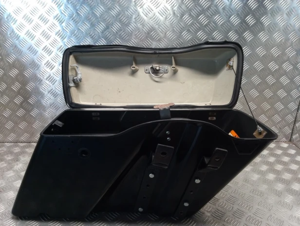 Kufer boczny lewy HARLEY DAVIDSON ROAD KING POLICE 97-13r (KAWASAKI VN 1600)