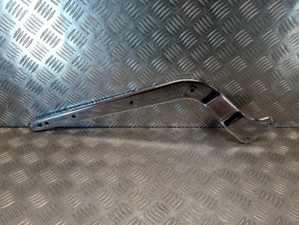 Banan mocowanie błotnika tył prawy HARLEY DAVIDSON SOFTAIL HERITAGE FLSTCI 00-02r   PN. 59955-00