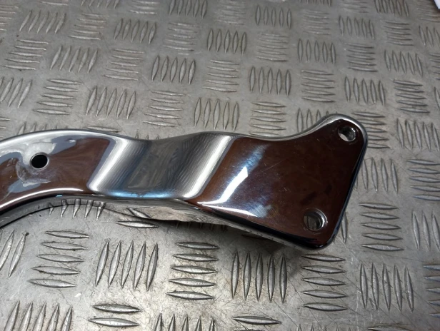 Banan mocowanie błotnika tył prawy HARLEY DAVIDSON SOFTAIL HERITAGE FLSTCI 00-02r   PN. 59955-00