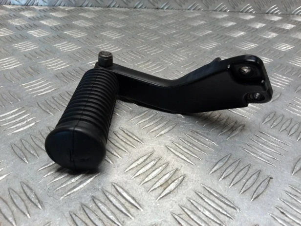 Podnóżek pasażera tył prawy HARLEY DAVIDSON DYNA STREET BOB FXDB 07-17r   PN. 49224-06A
