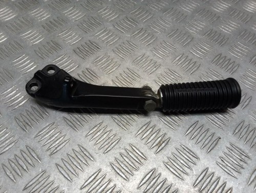 Podnóżek pasażera tył lewy HARLEY DAVIDSON DYNA STREET BOB FXDB 07-17r   PN. 49230-06