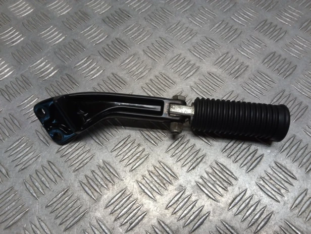 Podnóżek pasażera tył lewy HARLEY DAVIDSON DYNA STREET BOB FXDB 07-17r   PN. 49230-06