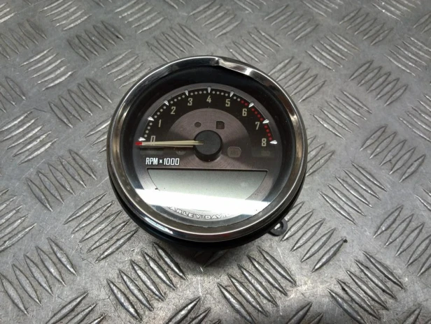 Licznik zegar HARLEY DAVIDSON DYNA STREET BOB FXDB 13-17r   PN. 70900476