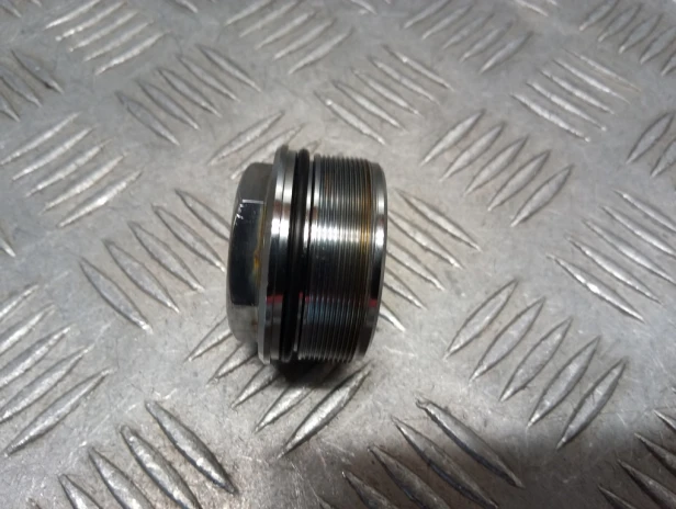 Korek śruba lagi HARLEY DAVIDSON DYNA STREET BOB FXDB 06-17r   PN. 46612-06