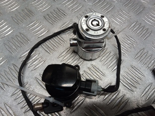 Stacyjka blokada kierownicy HARLEY DAVIDSON DYNA STREET BOB FXDB 07-17r   PN. 71430-12