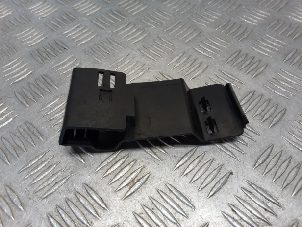 Plastik mocowanie regulatora napięcia HARLEY DAVIDSON DYNA STREET BOB FXDB 12-17r   PN. 70464-12