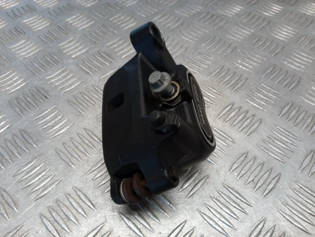 Zacisk hamulca tył HARLEY DAVIDSON DYNA STREET BOB FXDB 08-17r   PN. 40908-08