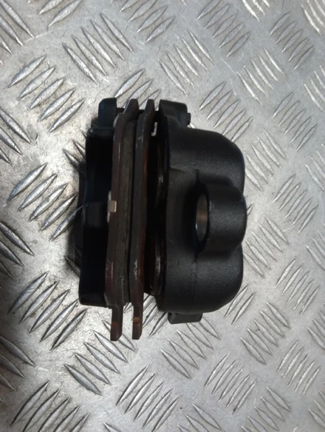 Zacisk hamulca tył HARLEY DAVIDSON DYNA STREET BOB FXDB 08-17r   PN. 40908-08