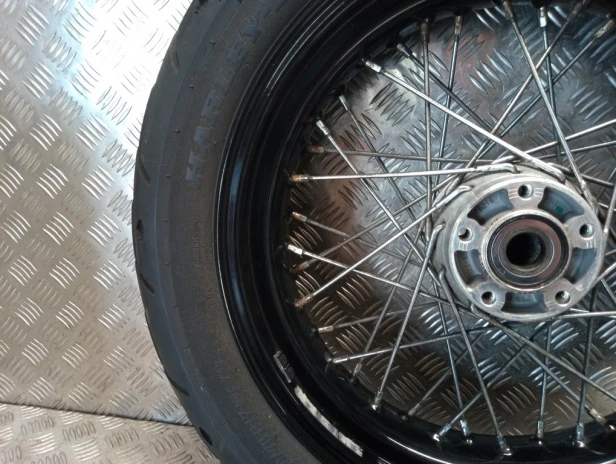 Felga koło tył J17M/CxMT4.50 HARLEY DAVIDSON DYNA STREET BOB FXDB 09-17r   PN. 41430-09A