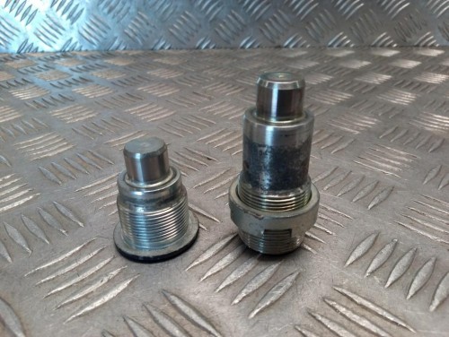 Śruby mocowania wahacza HONDA VTX 1800 C/F/N/R/S/T 02-08r   PN. 90121-MAH-A00