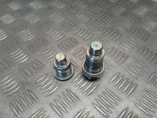 Śruby mocowania wahacza HONDA VTX 1800 C/F/N/R/S/T 02-08r   PN. 90121-MAH-A00