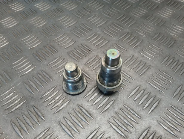 Śruby mocowania wahacza HONDA VTX 1800 C/F/N/R/S/T 02-08r   PN. 90121-MAH-A00