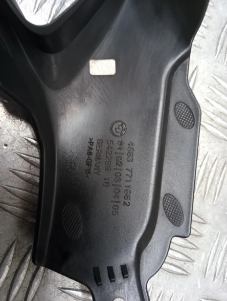 Wlot powietrza chłodnicy oleju BMW R 1200RT K26 10-14r   PN. 46637711662