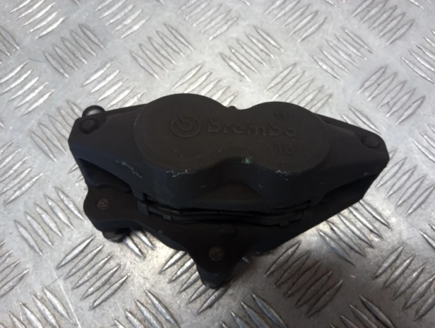 Zacisk hamulca przód prawy BMW R 1200RT K26 10-14r   PN. 34117711438