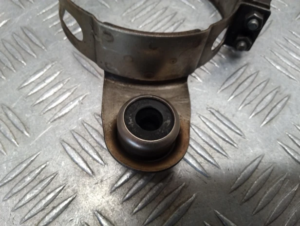 Uchwyt obejma kolektora wydechu BMW R 1200RT K26 10-14r   PN. 18117682384