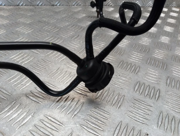 Przewody paliwa wtryskiwacze BMW R 1200RT K26 10-14r   PN. 13617672335