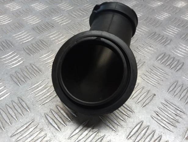 Krócieć ssący prawy BMW R 1200RT K26 10-14r   PN. 13717712622