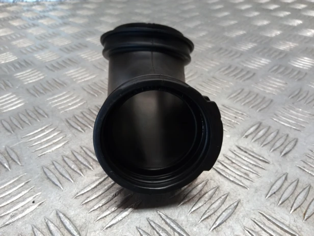 Krócieć ssący prawy BMW R 1200RT K26 10-14r   PN. 13717712622