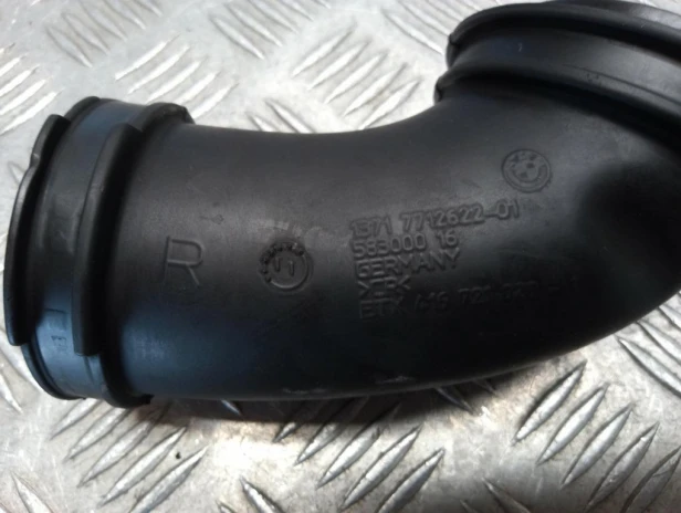 Krócieć ssący prawy BMW R 1200RT K26 10-14r   PN. 13717712622