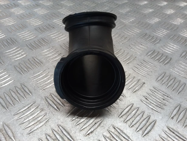 Króciec ssący lewy BMW R 1200RT K26 10-14r   PN. 13717712621