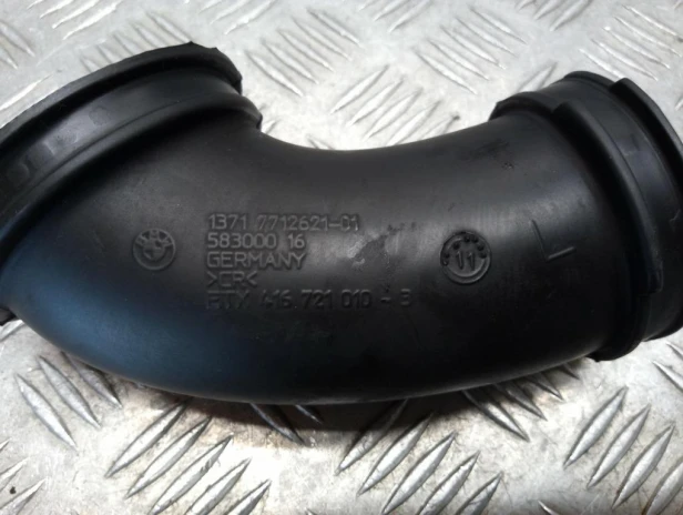 Króciec ssący lewy BMW R 1200RT K26 10-14r   PN. 13717712621
