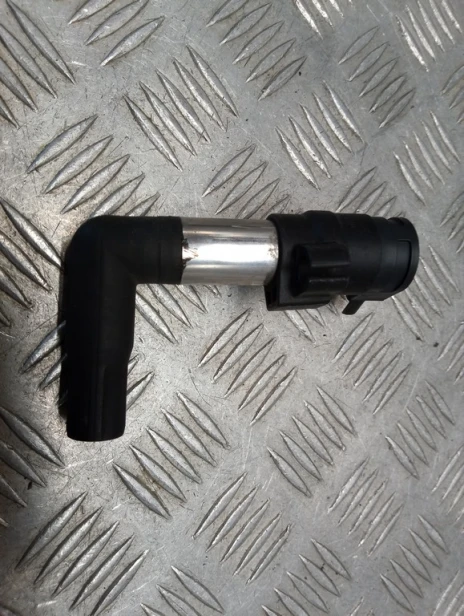 Cewka zapłonowa kątowa prawa BMW R 1200RT K26 10-14r   PN. 12138520174