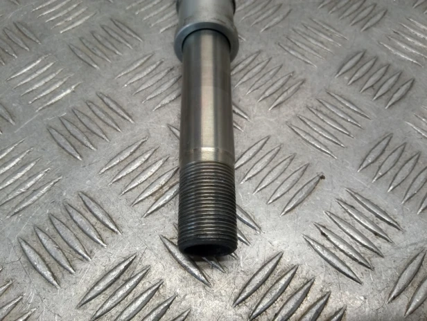 Ośka oś koła przód BMW R 1200RT K26 10-14r   PN. 36318526446