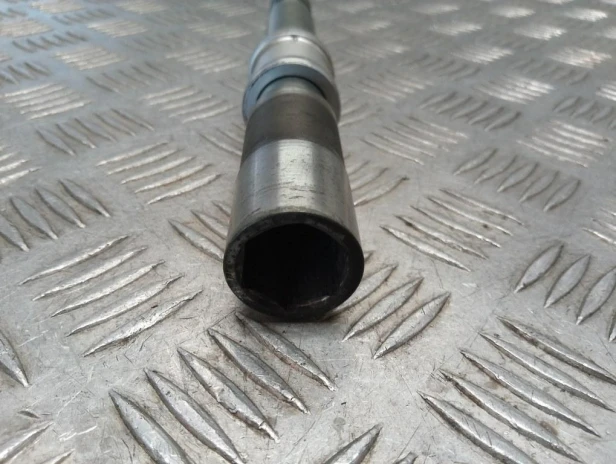 Ośka oś koła przód BMW R 1200RT K26 10-14r   PN. 36318526446