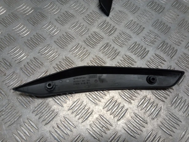 Osłona mocowania szyby przód lewa prawa  BMW R 1200RT K26 10-14r   PN. 46637681295