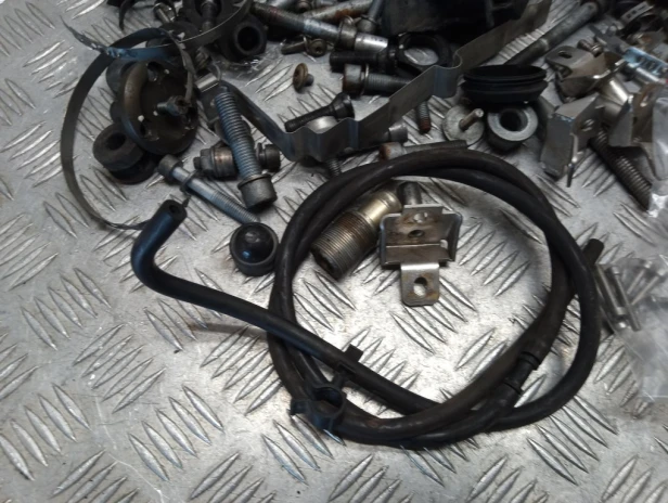 Śruby, uchwyty różności BMW R 1200RT K26 10-14r