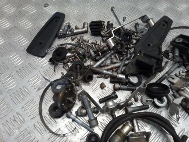 Śruby, uchwyty różności BMW R 1200RT K26 10-14r