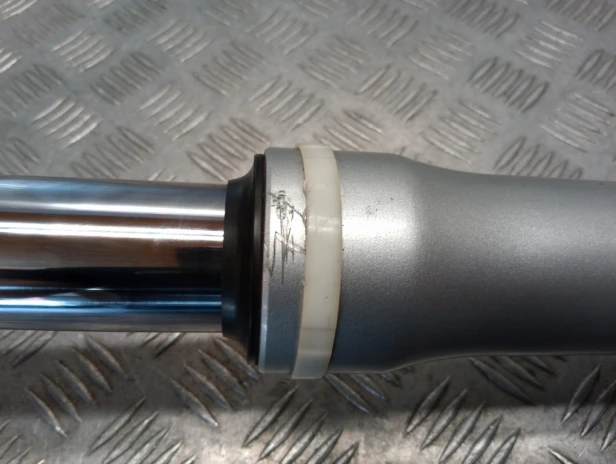 Laga zawieszenia przód prawa YAMAHA XVS 950 MIDNIGHT STAR 09-17r   PN. 5S7-23103-01