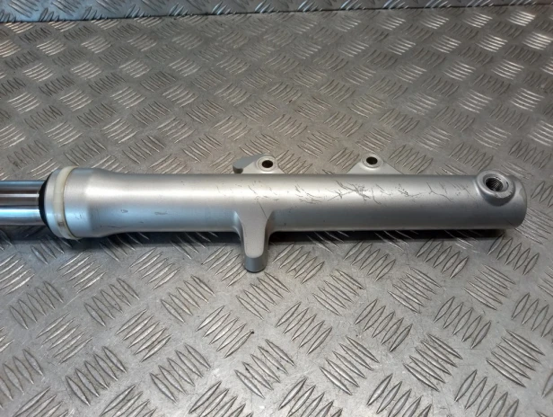 Laga zawieszenia przód lewa YAMAHA XVS 950 MIDNIGHT STAR 09-17r   PN. 5S7-23102-01
