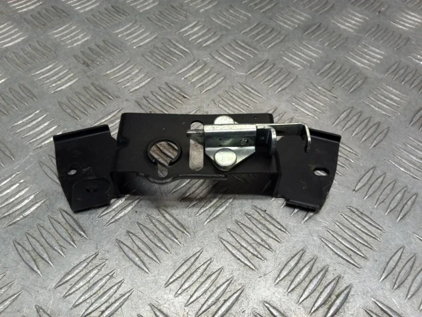 Stelaż mocowanie zamek siedzenia przód YAMAHA XVS 950 MIDNIGHT STAR 09-17r   PN. 5S7-21341-00