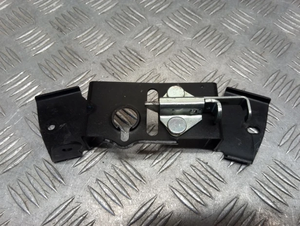Stelaż mocowanie zamek siedzenia przód YAMAHA XVS 950 MIDNIGHT STAR 09-17r   PN. 5S7-21341-00