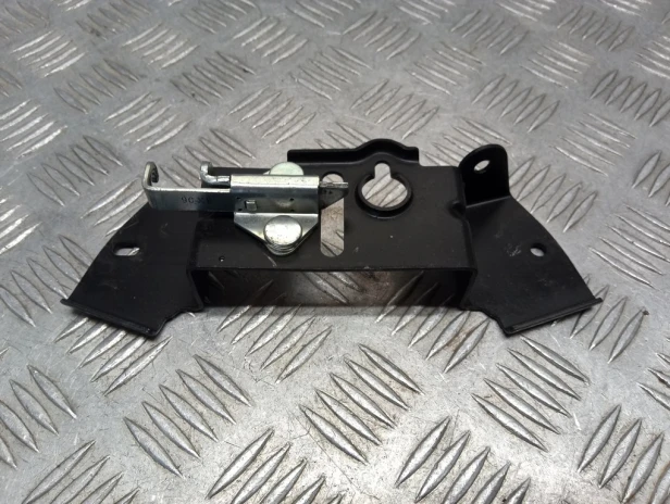 Stelaż mocowanie zamek siedzenia przód YAMAHA XVS 950 MIDNIGHT STAR 09-17r   PN. 5S7-21341-00