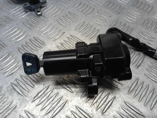 Stacyjka korek wlewu zamek YAMAHA XVS 950 MIDNIGHT STAR 09-17r   PN. 3D8-82501-02