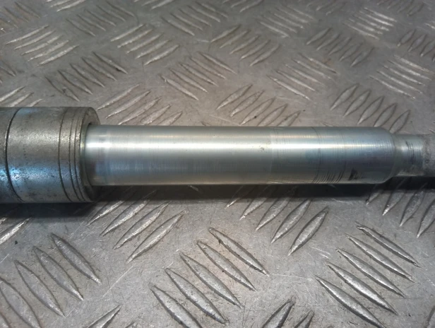 Ośka oś koła przód HARLEY DAVIDSON DYNA STREET BOB FXDB 07-17r   PN. 41628-08